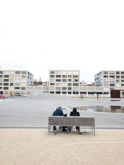 Des femmes sur le banc