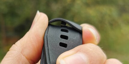 Cette drôle de dent à l'intérieur de la boucle est répandue parmi les montres de sport, moins parmi les versions classiques.