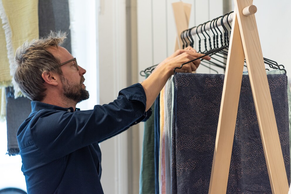 Oliver stellt sicher, dass das Label nachhaltig und wettbewerbsfähig ist.
