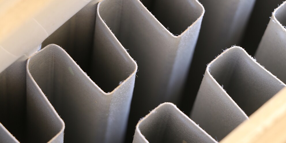 Die Zwischenräume und Lamellen eines Radiators sind wahre Staubfänger.