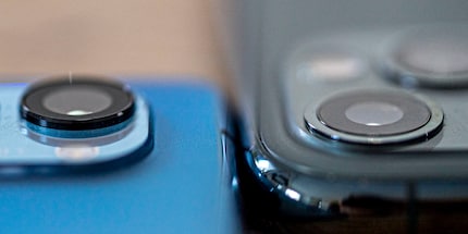Oppo Reno 4 Pro sinistra, iPhone 11 Pro Max destra