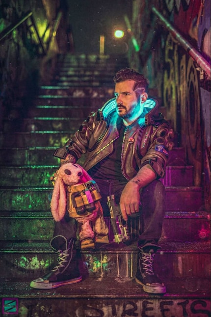 Andy alias ValentineCostumes as V.