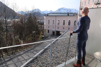 Morgens in Samedan: Noch rasch die Schuhe binden und los geht's.