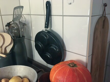 Für das Foto durfte die Pfanne noch einmal vom Dachboden in die Küche kommen.