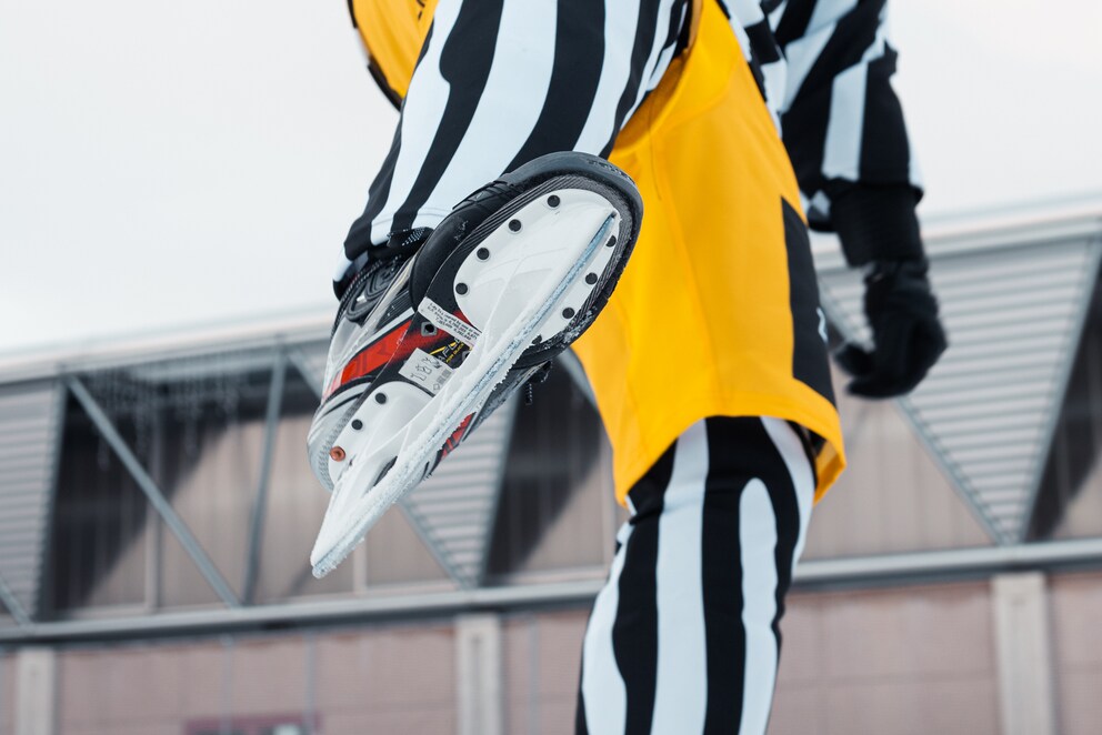 If the blade wasn't cut this special way, you wouldn't be able to get down the ice track so fast.