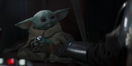 Okay, marketing di Star Wars. Uno a zero per te. Vado a comprare qualcosa con il bambino sopra. Un maglione o una tazza o qualcosa del genere.