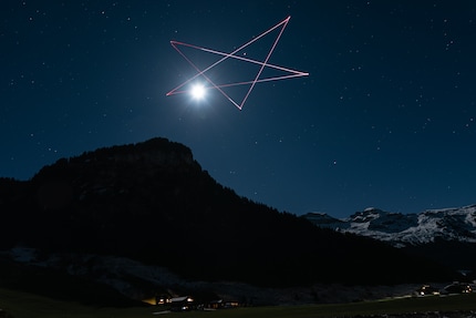Bild 4: Stern mit Mond ISO 100 f4 44 Sekunden Belichtungszeit