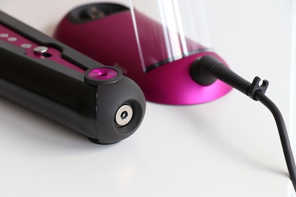 Das Kabel kannst du direkt an den Corrale oder an die Ladestation hängen.