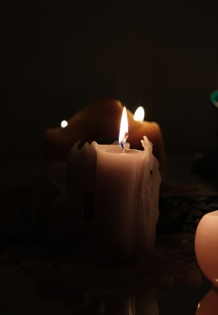The double bow candle has only partially kept its promise.