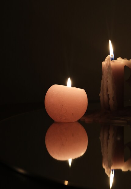 The ball candle neither leaked nor did its wick disappear