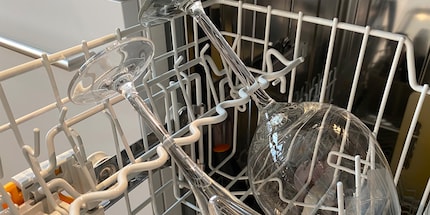 Queste scanalature sono fatte appositamente per i bicchieri da vino.