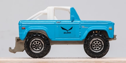 Bartosz Nowak mit seinem Ford Bronco.