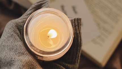Mauvais exemple : cette bougie parfumée a été allumée plusieurs fois pendant trop peu de temps.