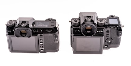 A sinistra Fujifilm GFX100S, a destra Fujiiflm GFX50S