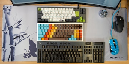 Comparaison entre le Miya Pro Panda Edition (65 pour cent), mon clavier DIY (75 pour cent) et le Logitech G915 (100 pour cent).