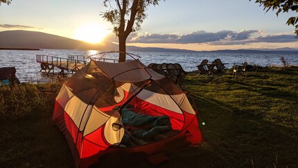 Dieser Anblick lässt niemanden kalt. Und wenn die Sonne weg ist, wärmt der Schlafsack.
