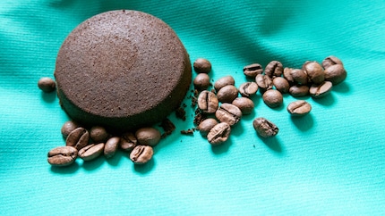 Dopo il piacere un altro dovere: fondi di caffè come risorsa preziosa.