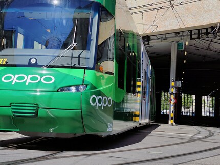 Das Oppo Tram ist in Zürich unterwegs