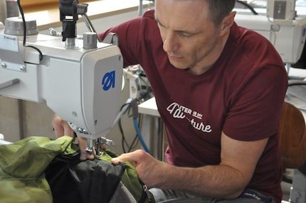 Coup d'œil sur l'atelier de réparation de Deuter.