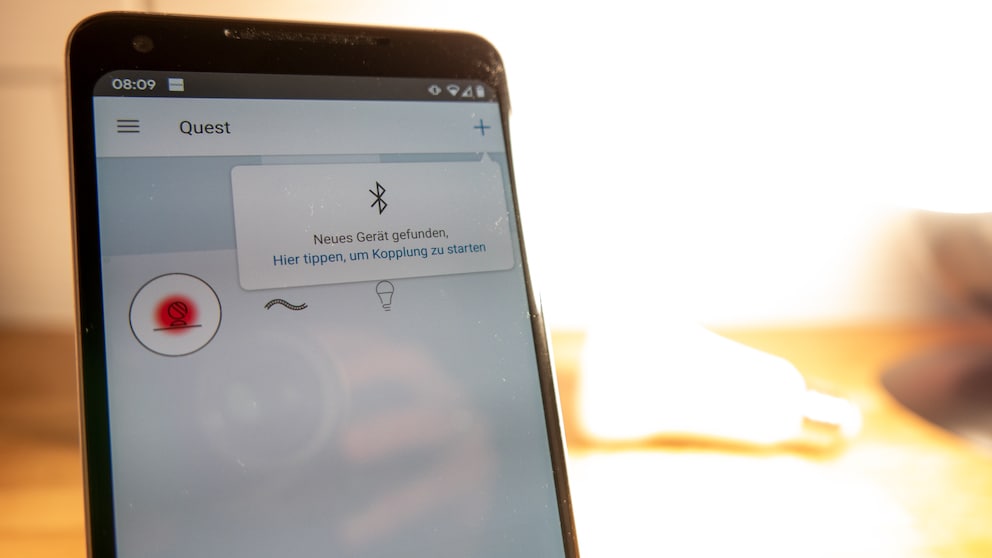 Bluetooth hilft: Leuchtmittel zu verbinden, ist bei WiZ wirklich einfach.