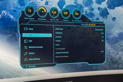 Das OSD hat einen futuristischen Touch.