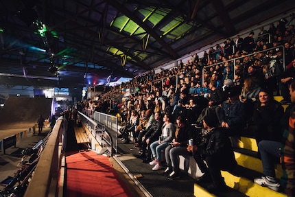 No fans in the Thun ice rink in 2021 either: the Swatch Rocket Air won’t take place. Pictured: the 2019 anniversary edition.