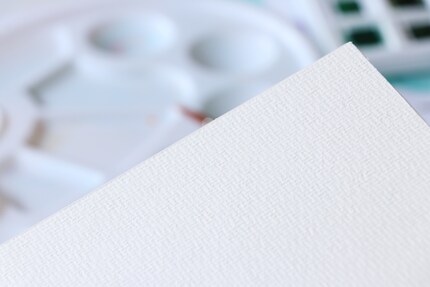 Une feuille texturée du bloc aquarelle Folia.