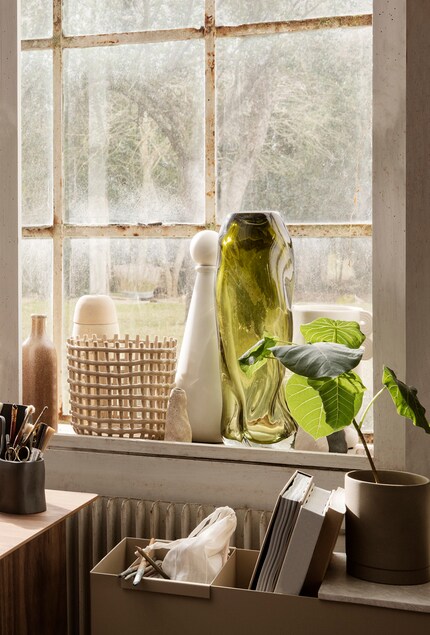 The vases «Vulca Mini Vase» and «Water Swirl» are a little crooked. Image: Ferm Living
