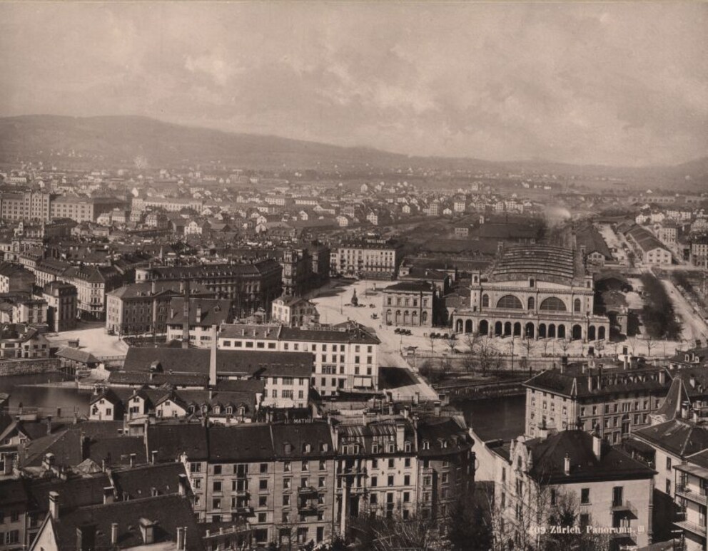 1895. Links das Gedeckte Brüggli.