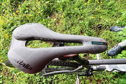 Flite Boost: der etwas kürzere Gravelsattel von Selle Italia. Und Füsse.