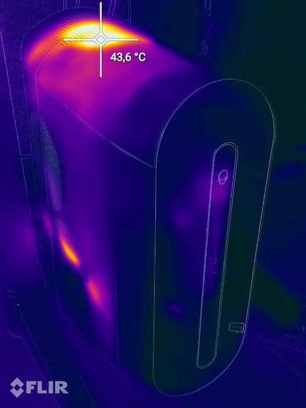 An der heissesten Stelle des Gehäuses messe ich während dem Stresstest 43,6 Grad Celsius.