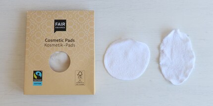 In der Mitte das unbenutzte Pad, rechts das gewaschene.