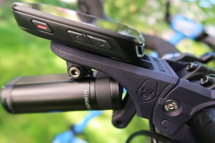 Il sistema 3 in 1: Garmin Edge 530, Varia UT800 e in basso c’è anche un supporto per la GoPro.