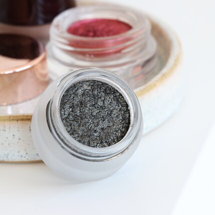 You can’t tell by looking at the «Dazzling Emerald» eyeshadow, but...