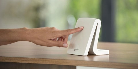 La centrale pour une domotique de niveau professionnelle : Somfy Tahoma. Source : allhomecinema.com
