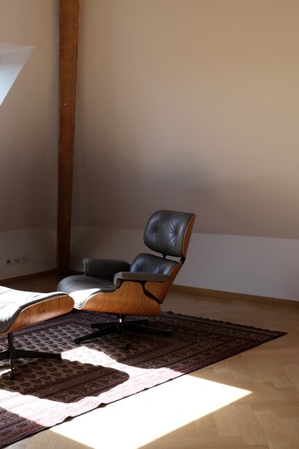 If you have a neutral hardwood floor, a patterned carpet looks nice.