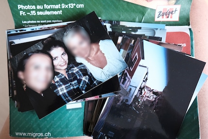Nella foto dietro, naturalmente, c'è l'immancabile dito sopra l'obiettivo.