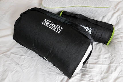 Die Decke misst in der Tasche 37x22 Zentimeter.