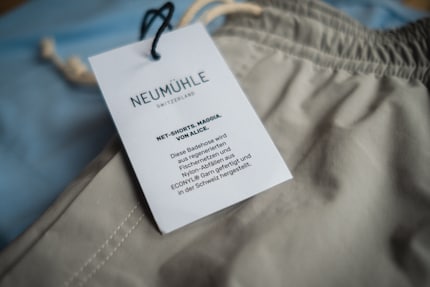 Die «Net-Shorts Maggia Black Coal» ist aus besagtem Econyl-Garn aus Fischernetzen und Nylon-Resten gefertigt.