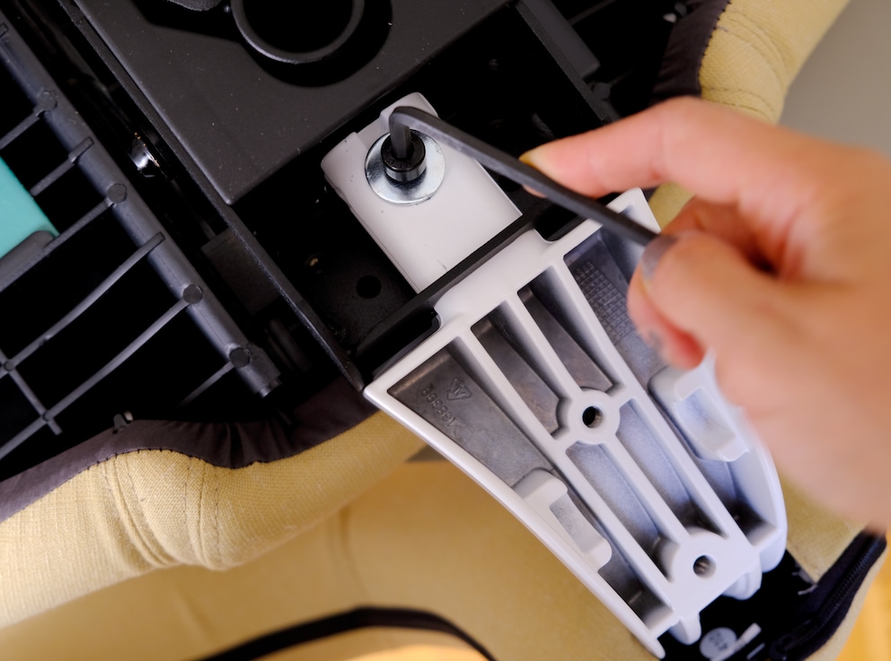 Assembling this chair takes no more than five minutes.