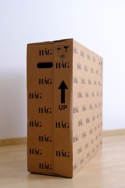 Pas trop tôt ! Fini le gaspillage : le carton est aussi grand que le contenu.