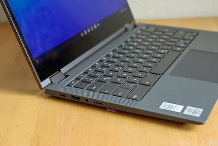 Altoparlanti accanto alla tastiera e c'è una seconda porta USB-C sull'altro lato.