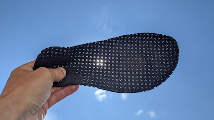 Anche il sole splende attraverso la soletta.