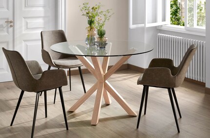 Luftige Designs spenden Licht und stehlen nichts und niemanden die Show. Bild: Kave Home