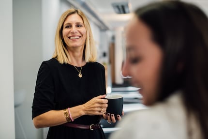 Jvonne Scherer, Category Lead Beauty + Gesundheit bei Galaxus, im Office in Zürich West.