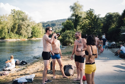 Kevin (links) pflegt an Events wie dem Aare-Flizzen den Kontakt mit der Community.