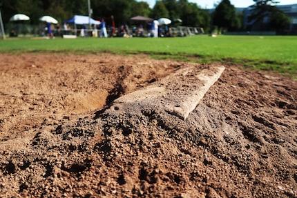 Die Pitcher’s Plate auf dem Wurfhügel: dem Mound.