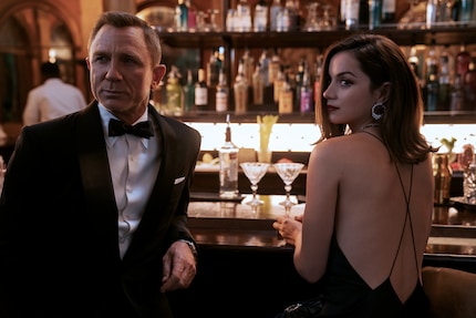 James Bond et Paloma (Ana de Armas) à Cuba.