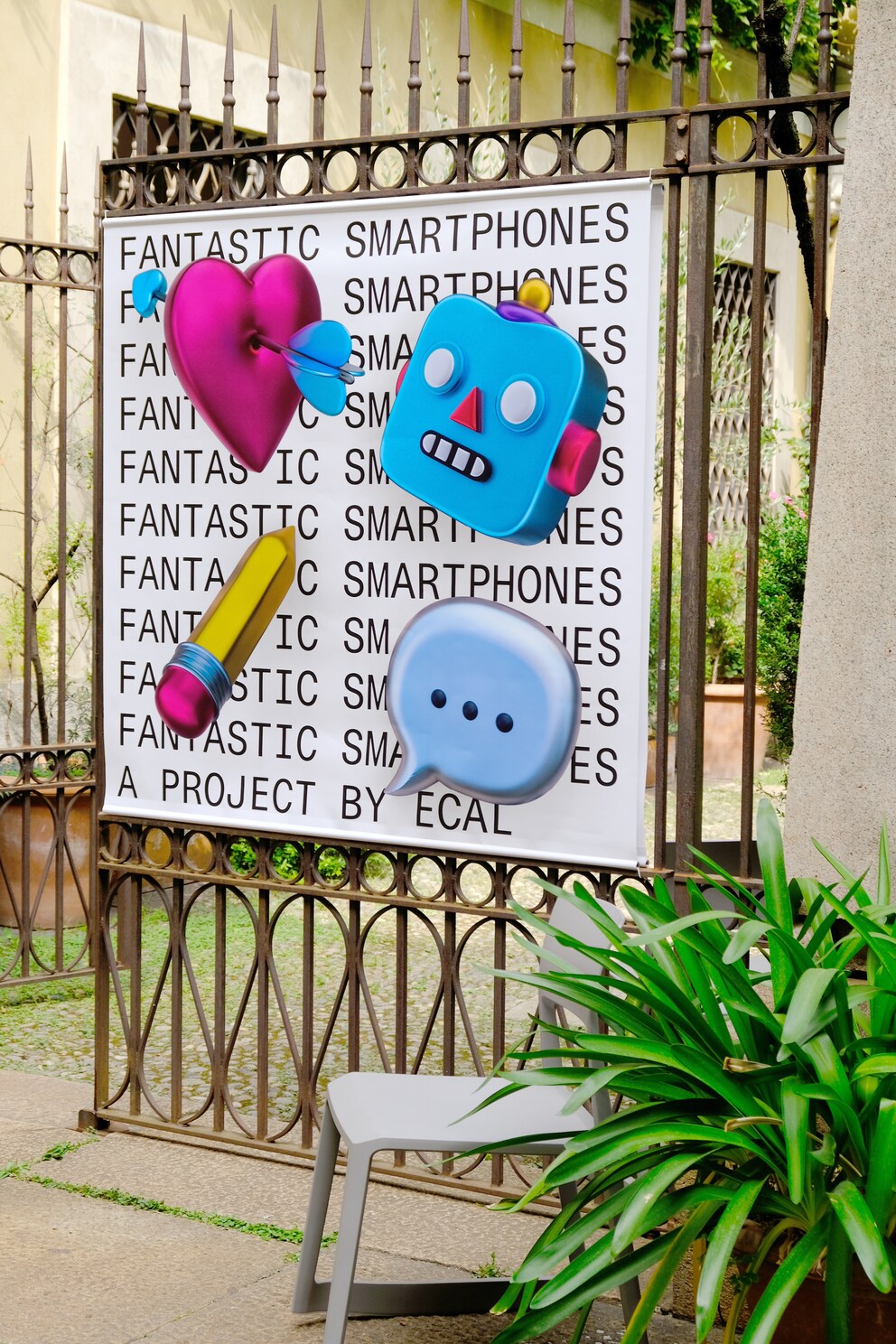 In Brera zeigte die ECAL dieses Mal eine Design-Recherche zum Thema Smartphone. Ausstellung: Spazio Orso, Milan Design Week 2021