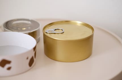 Cet objet a été conçu par Rūta Kisieliūtė et Justinas Bružas, créateurs de la fameuse Candle Hand.